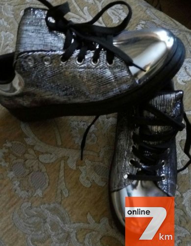 Кросовки женские