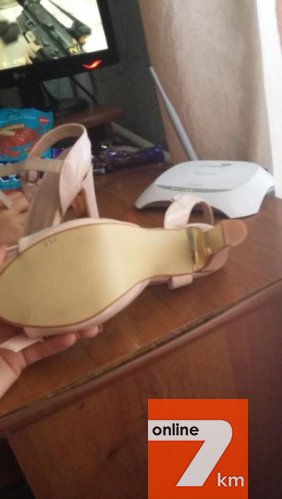 Продам босоножки