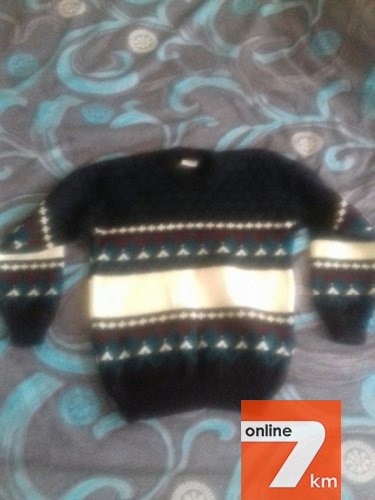 Продам свитер мальчик