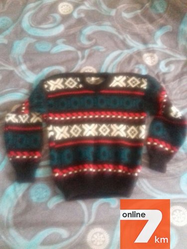 Продам свитер мальчик