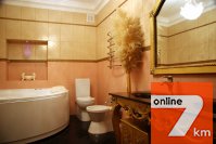 Продам 4-к квартиру-студию Киев